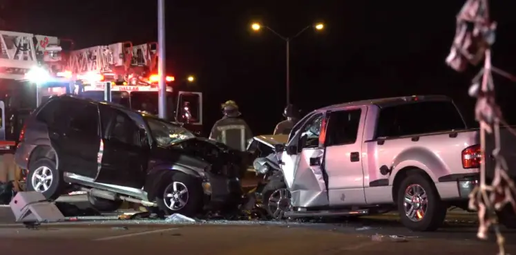 Choque frontal en Dallas y las pruebas que demuestran qué vehículo cruzó la línea central